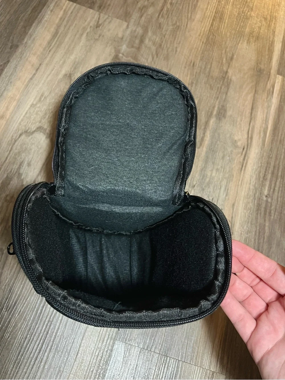 Black Nikon D Lenses Pyramid Case Used Carrying Zipper Pouch
